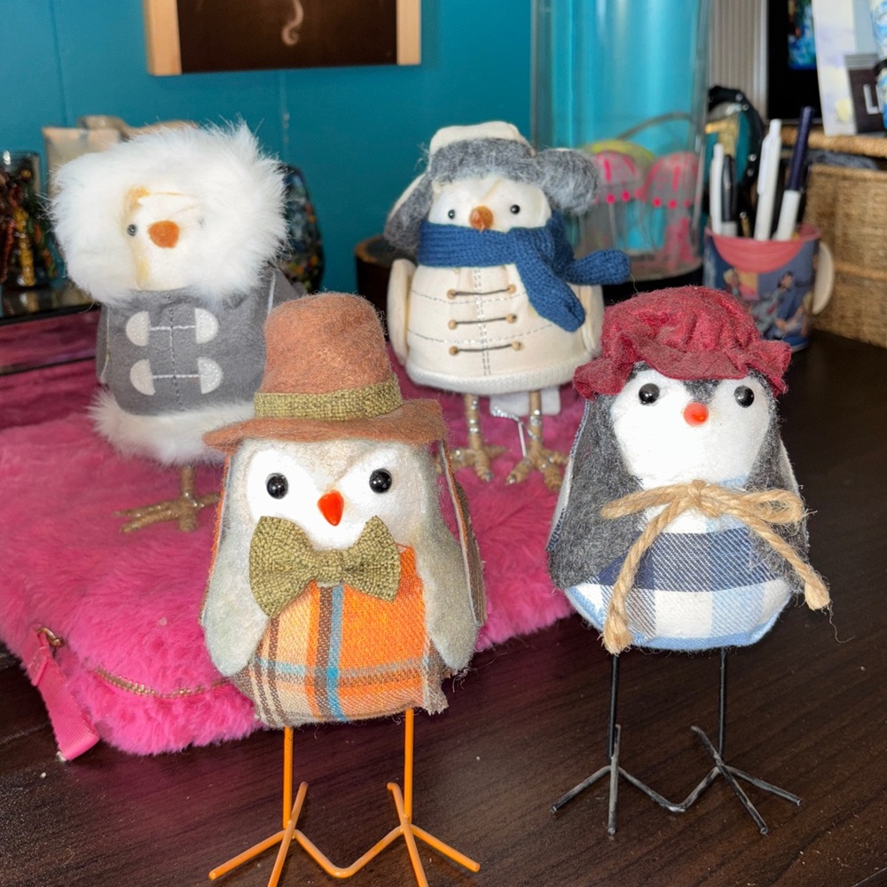 TARGET SPRITZ LOT OF 4 Birds. Winter apparel birds are 2018 target Alder and